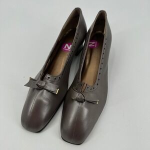Magdesian Women's Narrow Width Gray Leather Bow Detail Block Heel Pumps Size 7.5